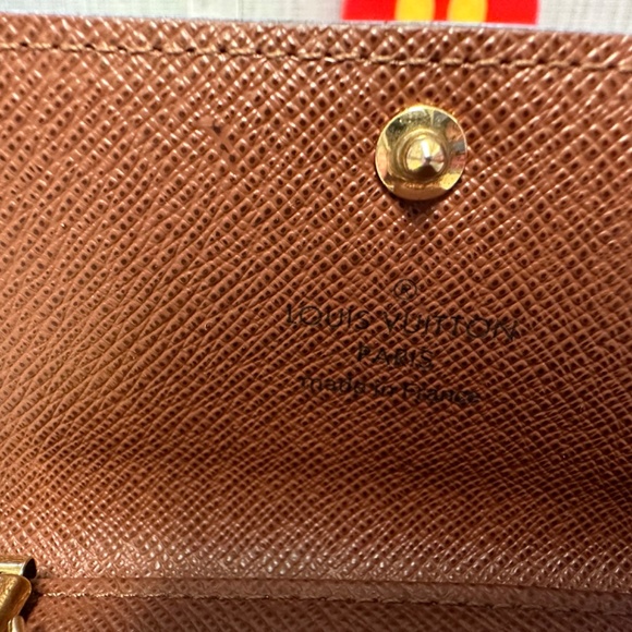 Authentic Louis Vuitton six ring key holder - Picture 6 of 8